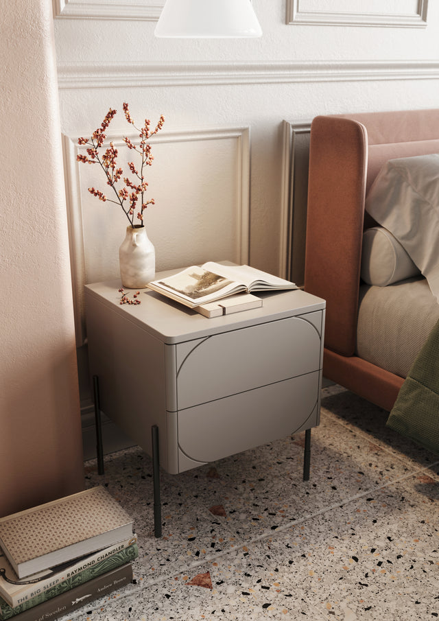 Noptiera Sonia Beige cu Picioare Metalice Negre