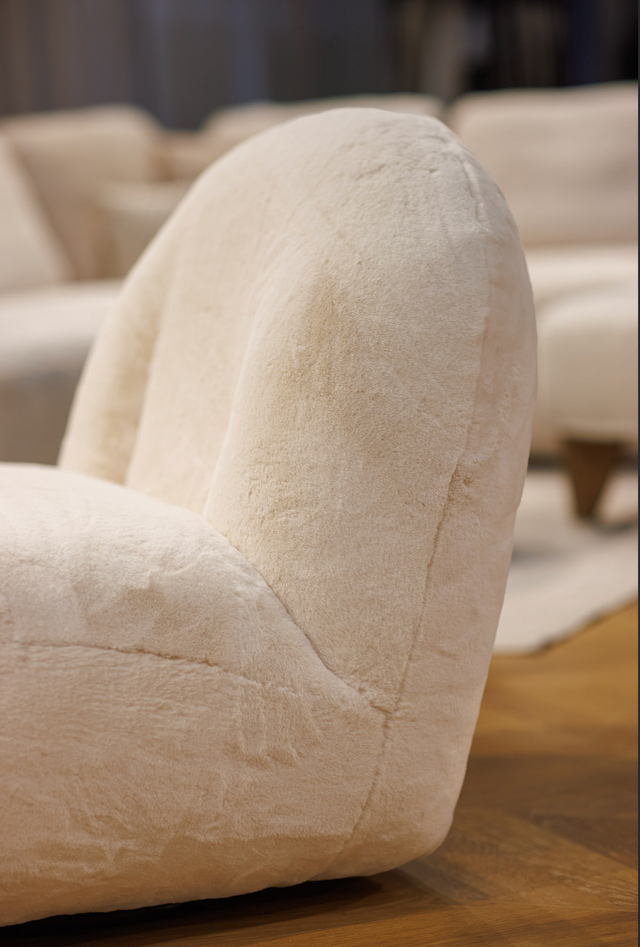 Fotoliu Dutton cu detalii pufoase