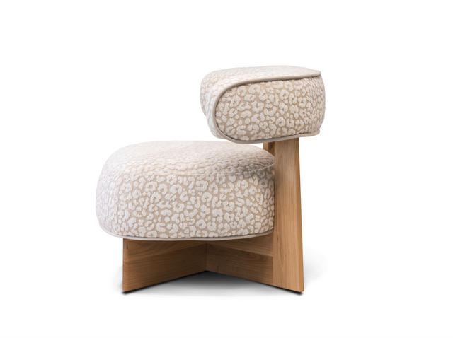 Fotoliu Mousse vedere laterala, material animal print, , cadrtu lemn masiv si tapiterie premium la alegere