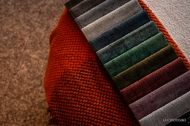 Varietate de culori pentru canapele personalizate din showroom Konsept Focșani