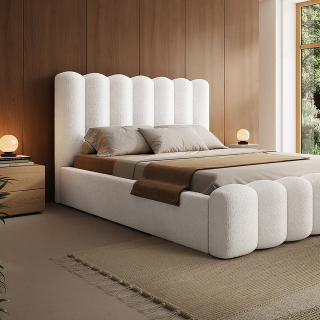 Pat AMO într-un dormitor amenajat modern și cozy