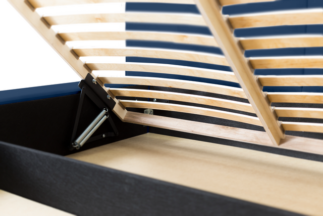 Detaliu somiera metalica pat NOMI, material textil premium