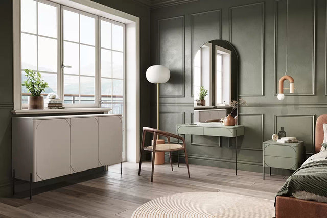 Comoda Sonia 150 3U Beige cu Picioare Metalice