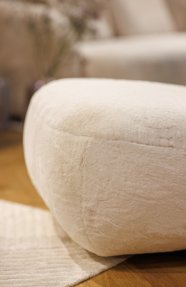 Fotoliu DUTTON cu detaliu al piciorului