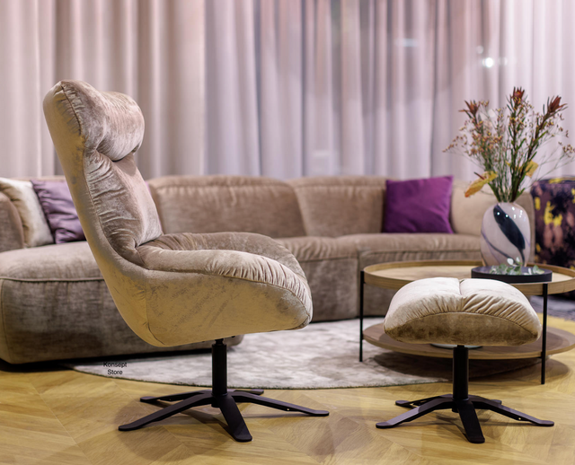 Fotoliu LUNNO rotativ in material de catifea in amenajare de living modern si elegant