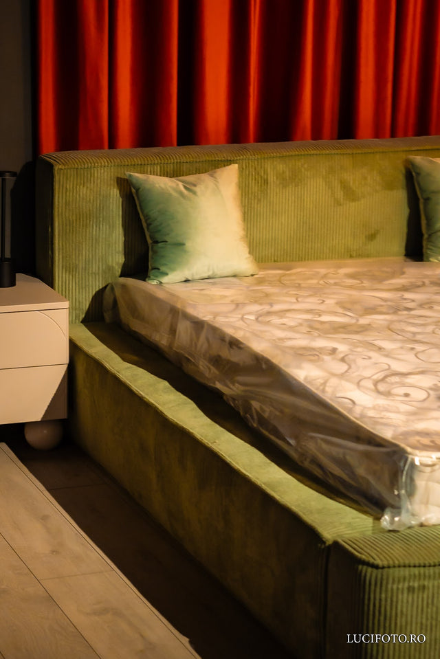 Pat modern Harmi in showroom Focșani