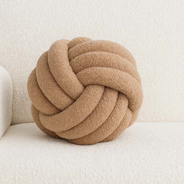 Pernă împletită decorativă cu textură groasă, model modern